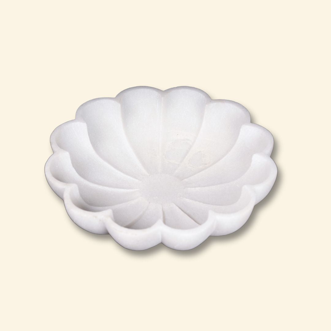 Cuenco Urli en forma de flor de mármol blanco