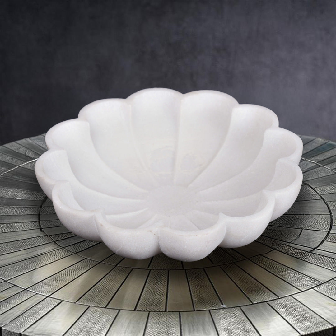 Cuenco Urli en forma de flor de mármol blanco