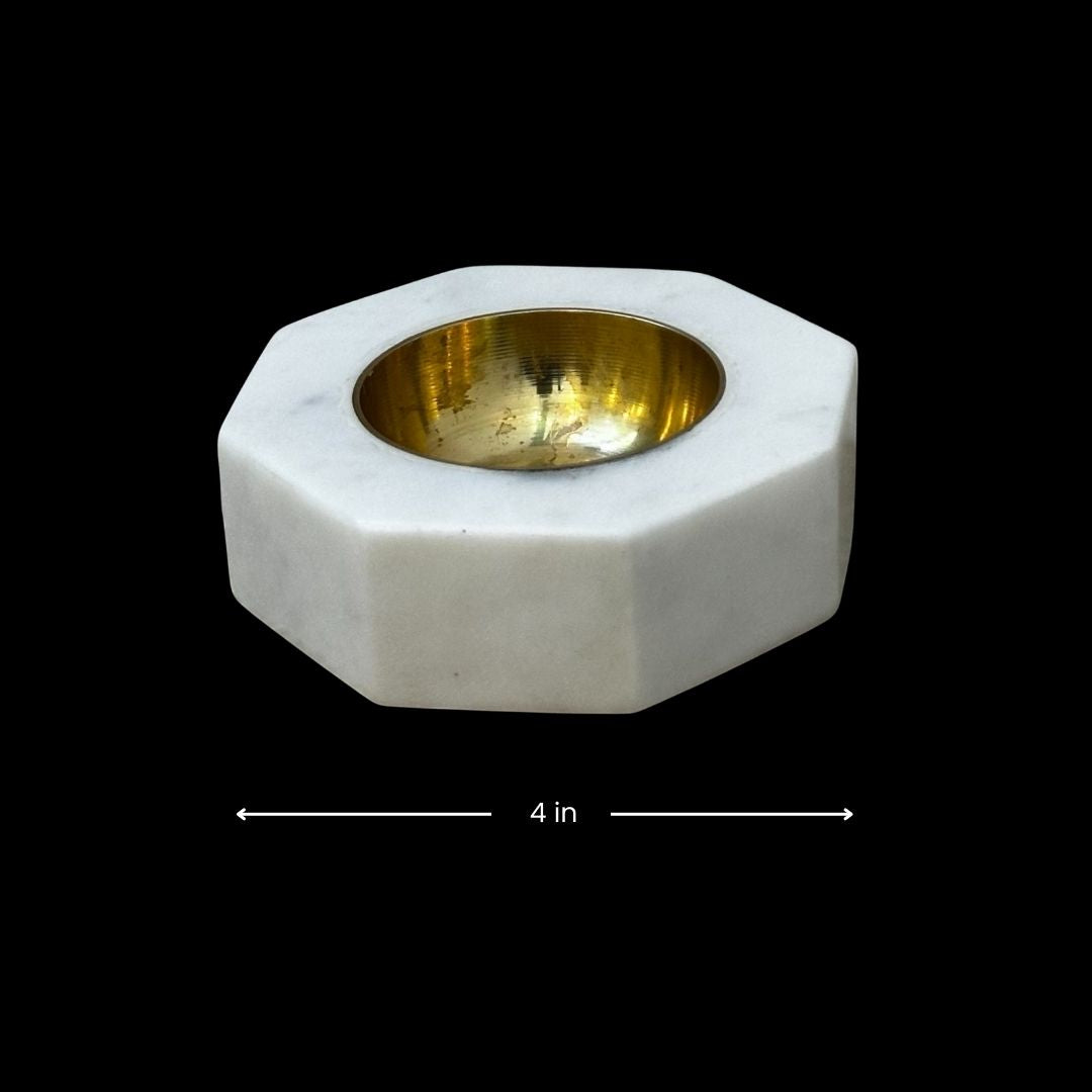 Candelabro hexagonal de metal color dorado y mármol blanco | Decoración moderna