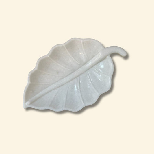 Cuenco de mármol blanco con pétalos | Royal Multipurpose Decor
